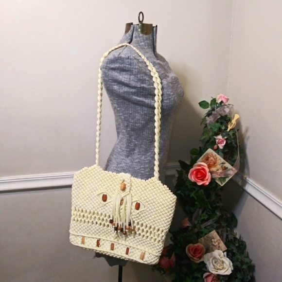 Vintage Handbags - Vintage Boho Cream Macrame Shoulder Bag With Wood Bead Trim & Convertible Strap